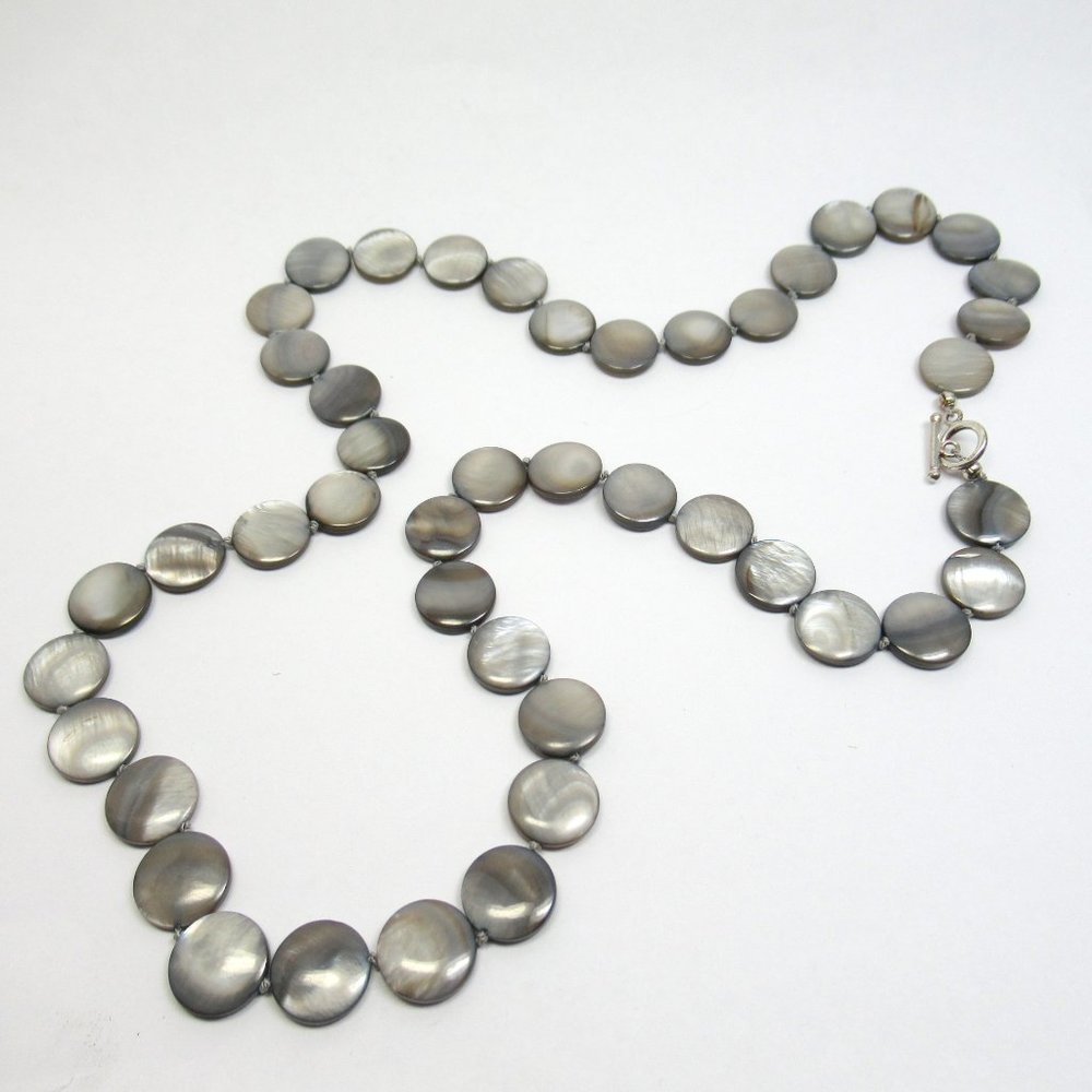 Hand Knotted Shell necklace - Picture 4 of 8